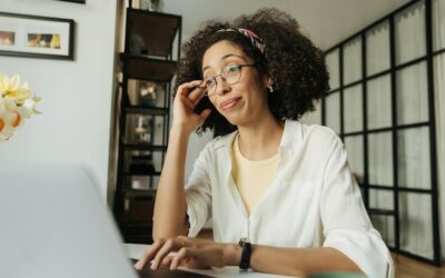 Orientación laboral personalizada las 24 horas: desempleados reciben consejos profesionales con inteligencia artificial que guía desde búsqueda hasta conseguir empleo